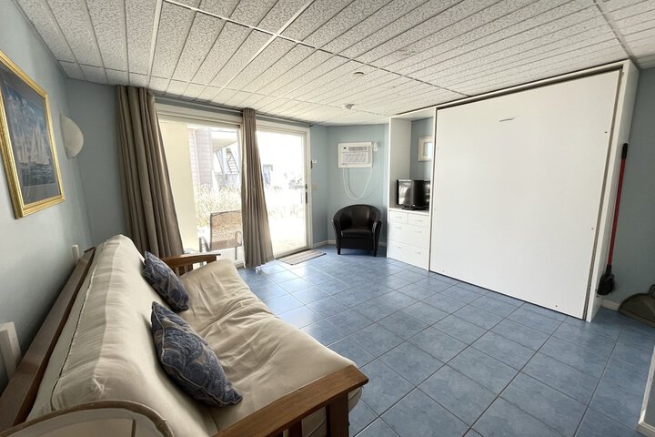 Room 16 of 35