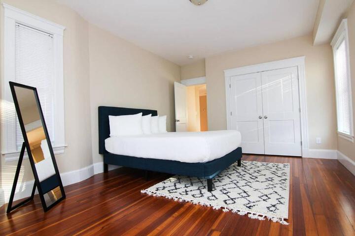 Luxury 3 Bedroom 20 min to Boston, 15min Encore