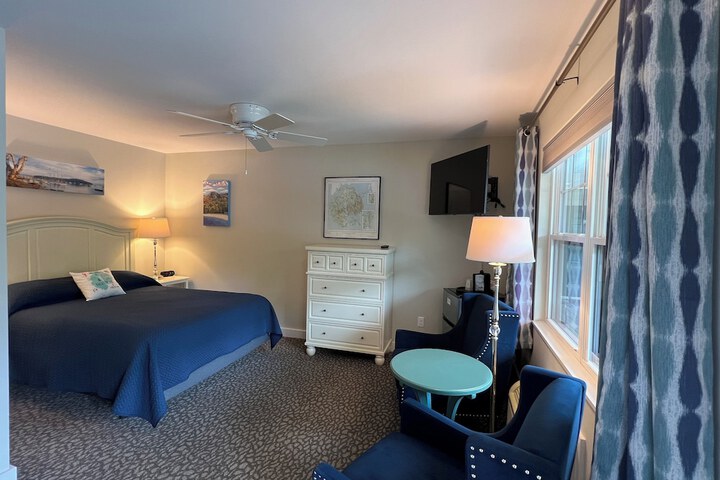 Room 17 of 37