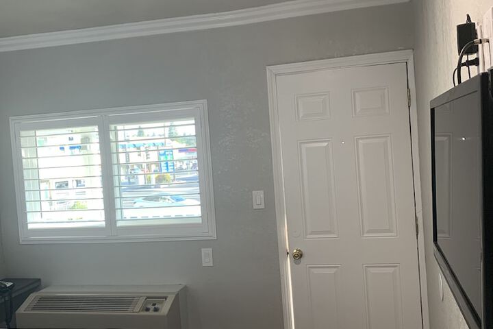 Room 14 of 15