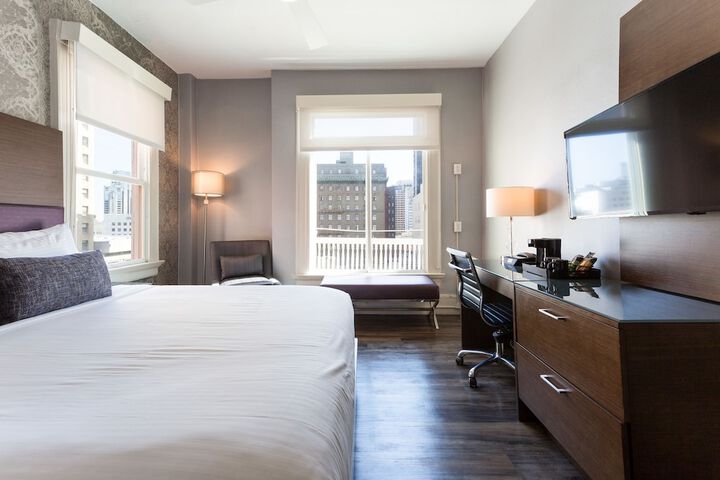 Room 18 of 38