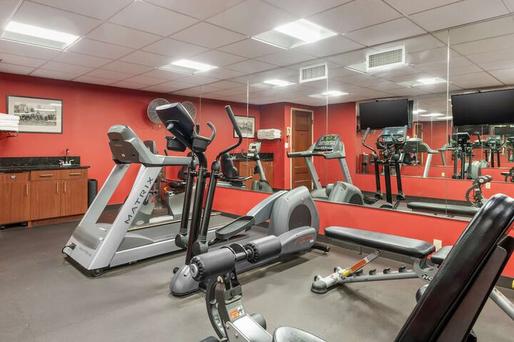 Best Western Plus White Bear Country Inn