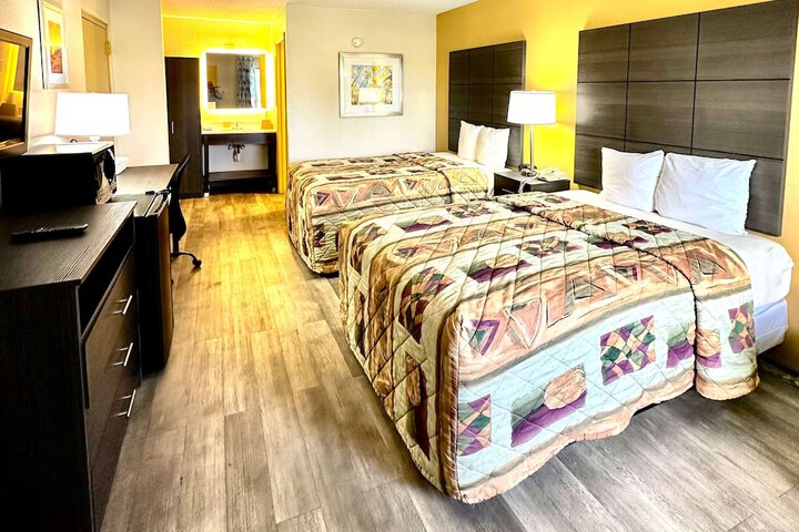 Room 14 of 16