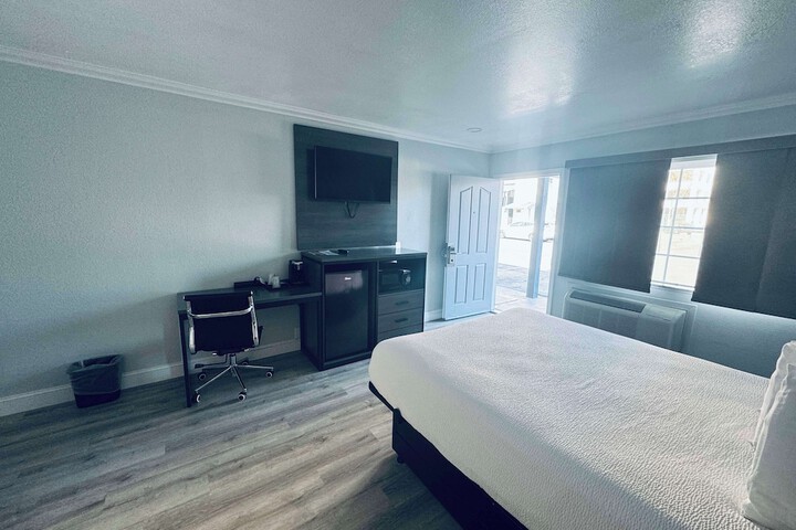 Room 11 of 26