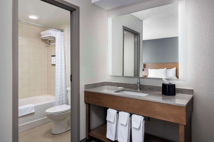 Room 15 of 52