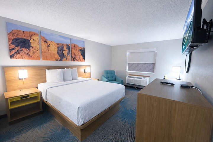 Days Inn by Wyndham Sturgis