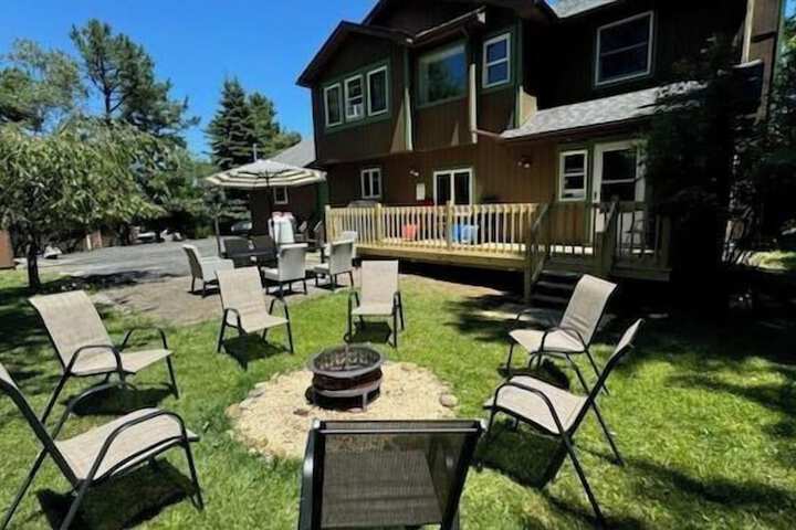 The Wooden Nest by Avantstay Deck Big Yard w / Hammocks & Fire Pit