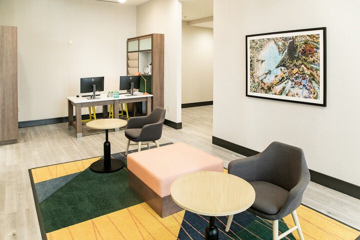 Business Center 91 of 92