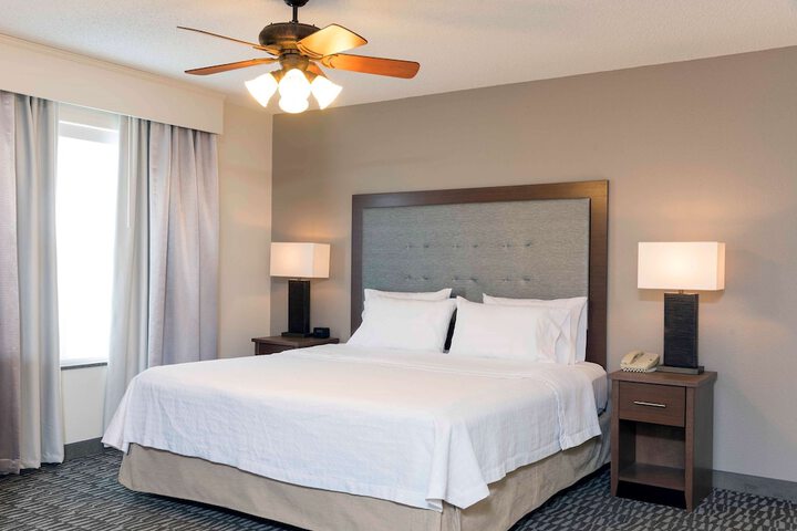 Homewood Suites by Hilton Indianapolis-Airport / Plainfield