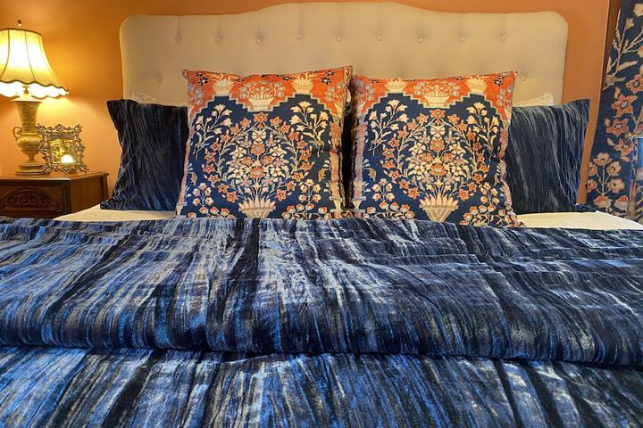 Vineyard Mansion & Carriage House Bed & Breakfast