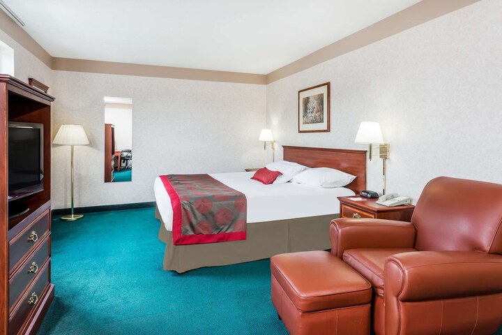 Room 8 of 28