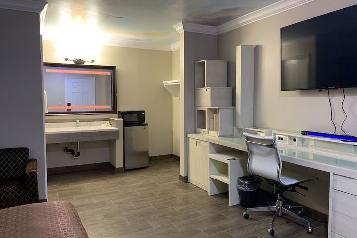 Room 17 of 36