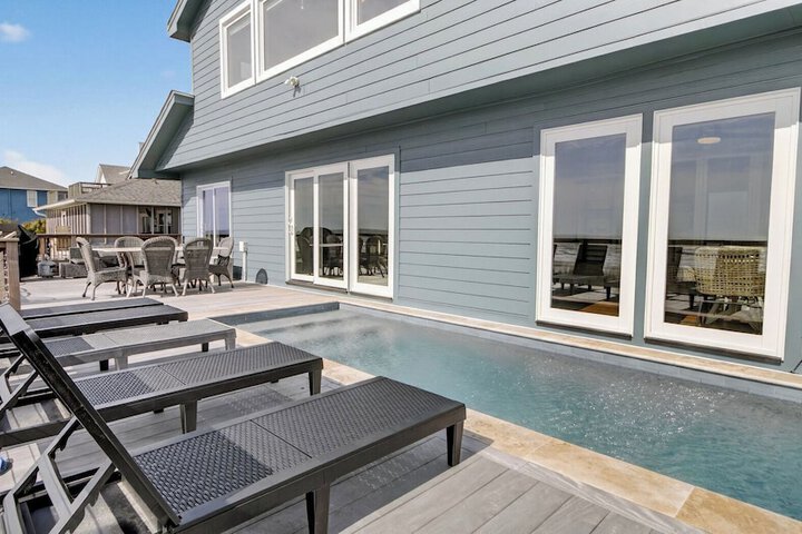 Lighthouse by Avantstay Beachfront View Home w / Pool Table & Ping Pong