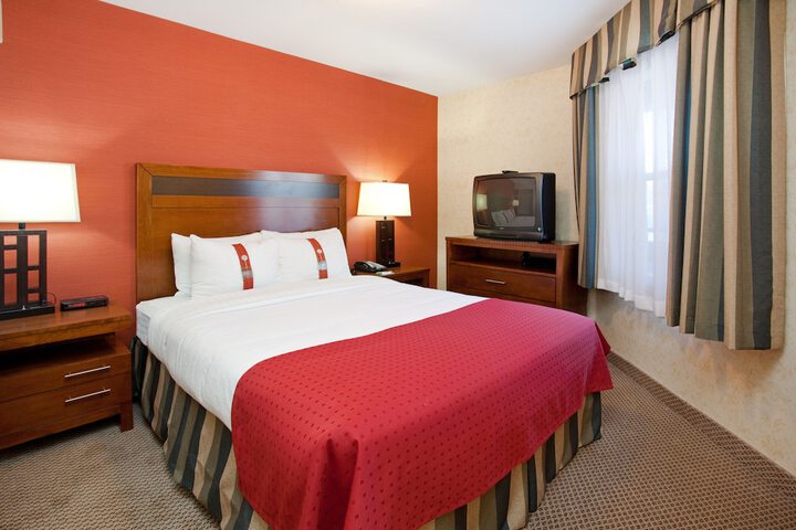 Holiday Inn Hotel & Suites Osoyoos by IHG