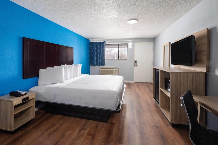 Super 8 by Wyndham Portsmouth - Norfolk