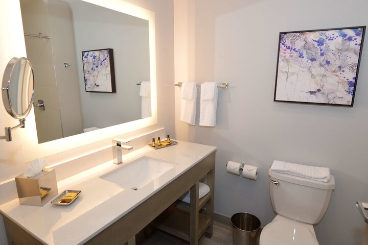 Room 32 of 45