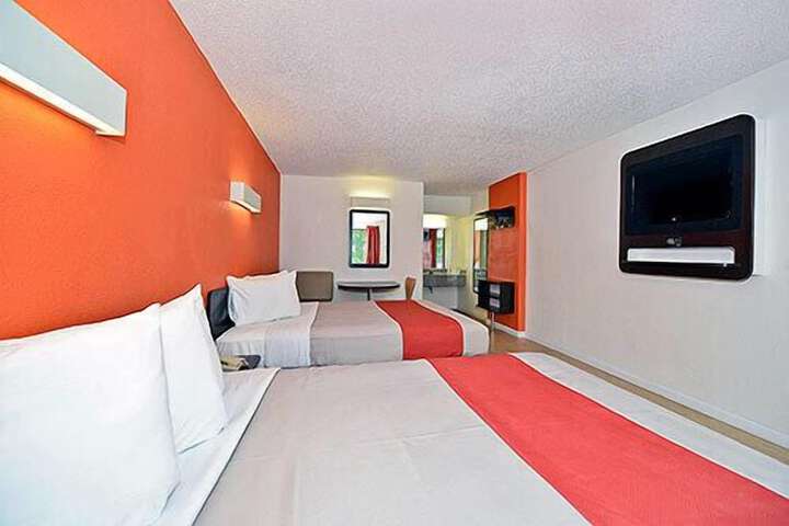 Room 33 of 49