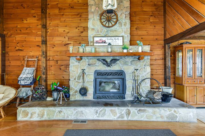 Lock Haven Cabin w / Wood Stove & Mountain View!