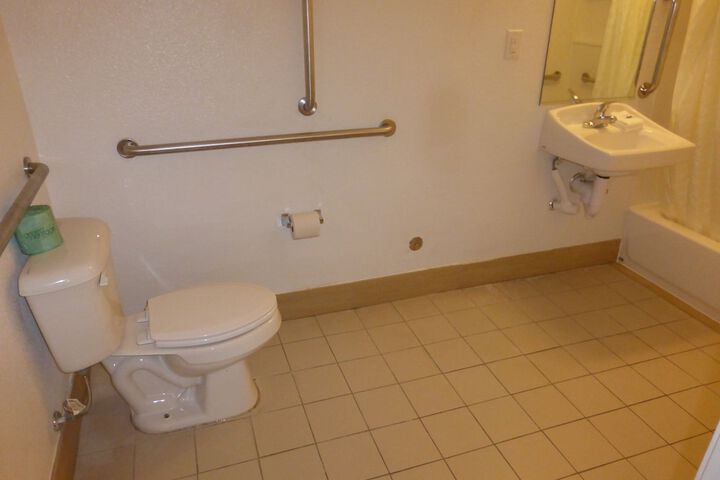 Room 8 of 16
