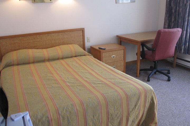 Room 9 of 16