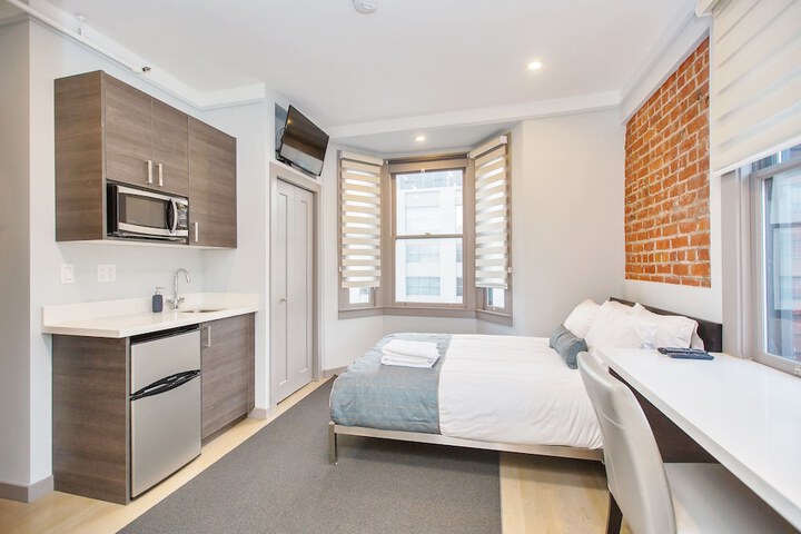Room 33 of 37