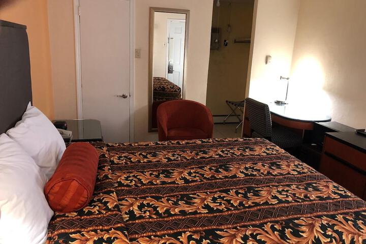 Room 40 of 49