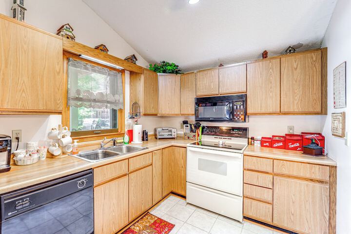 Lake & Pool Access! Outdoorsy Getaway in Newland