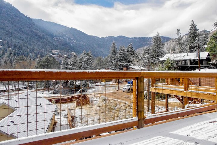 The Green Mountain Falls Lodge