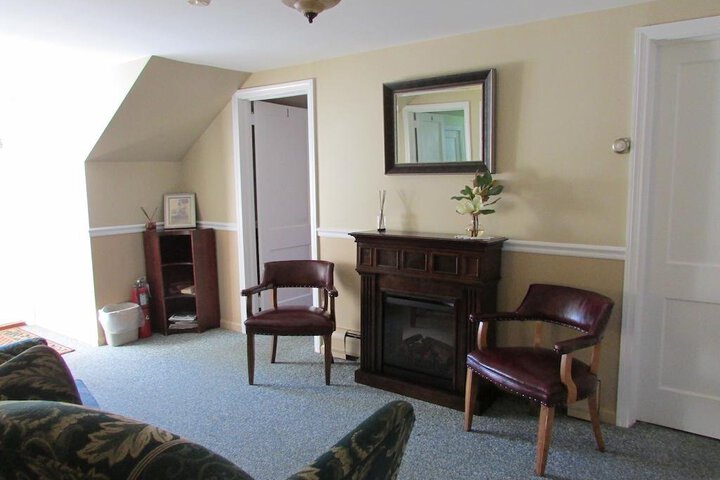CURTIS HOUSE INN
