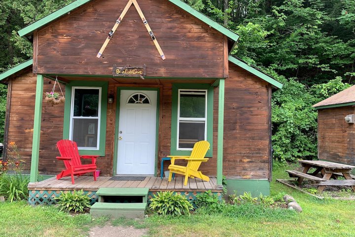 Pine Crest Motel & Cabins
