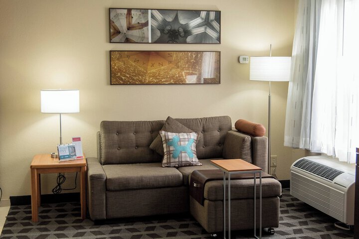 Room 7 of 18