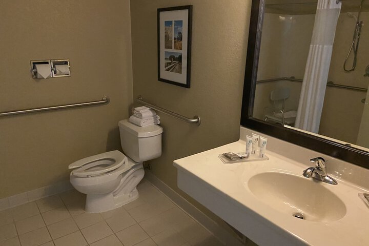 Room 16 of 24