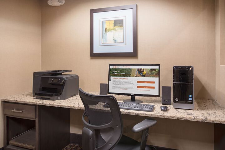 Holiday Inn Express & Suites Yankton by IHG