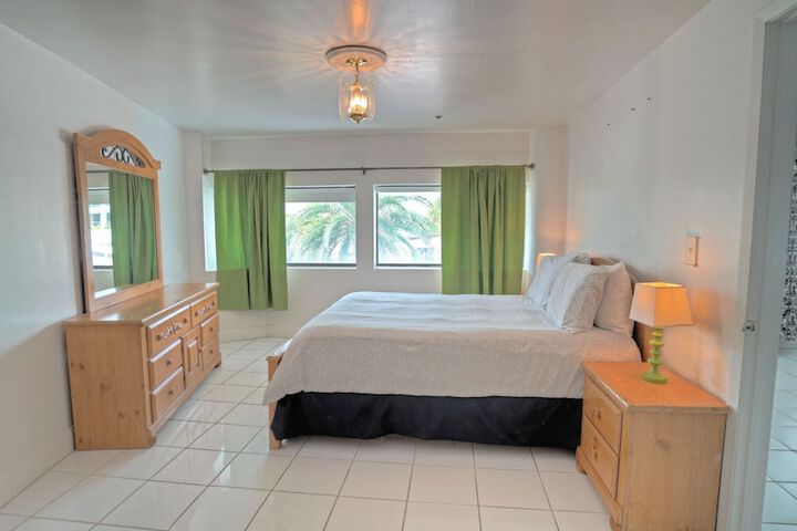 Room 183 of 242