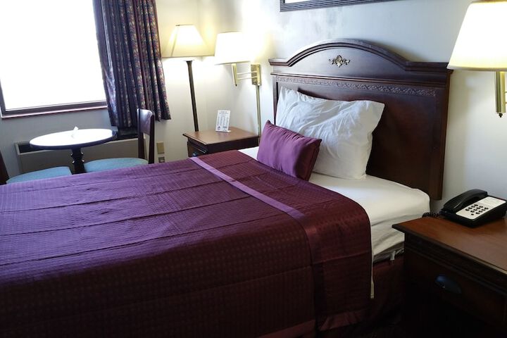 Room 4 of 17