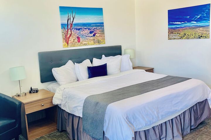Blue Sage Inn & Suites