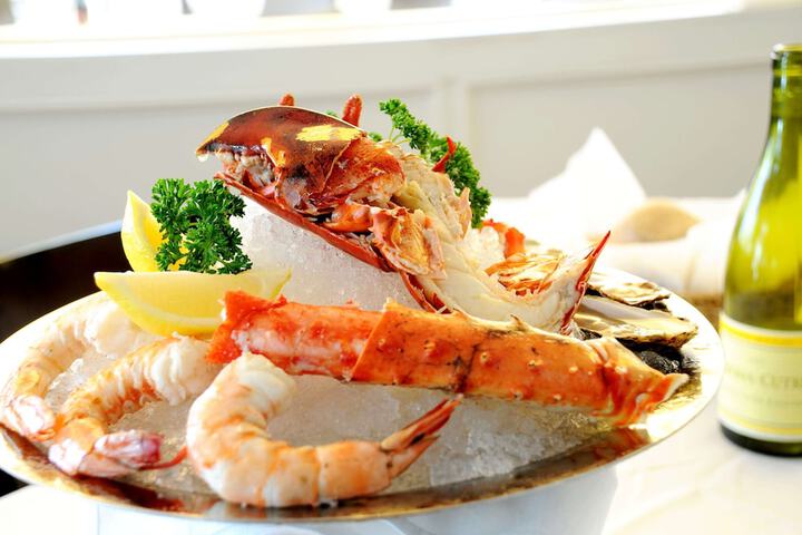 Dining 42 of 59