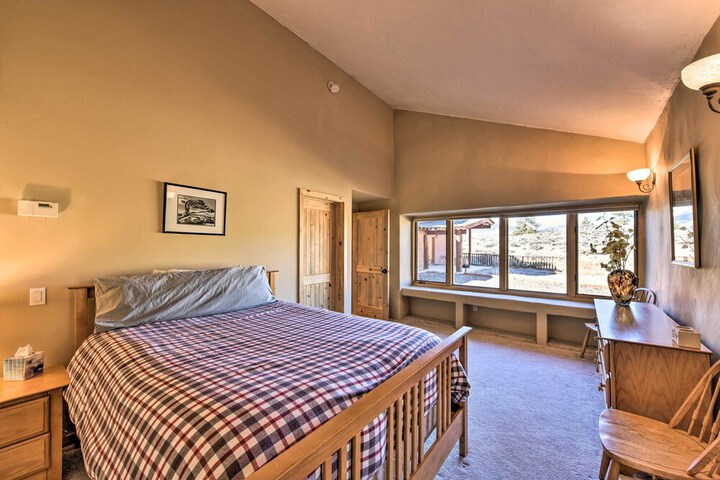Luxe Twin Lakes House w / Mountain & Lake Views!