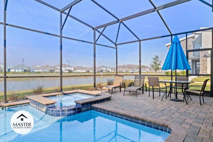 Bedrooms 5 Bathrooms Storey Lake 2885 SC