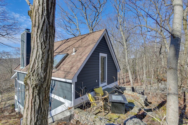 Dreamy Hudson Valley Cottage w / State Park Views