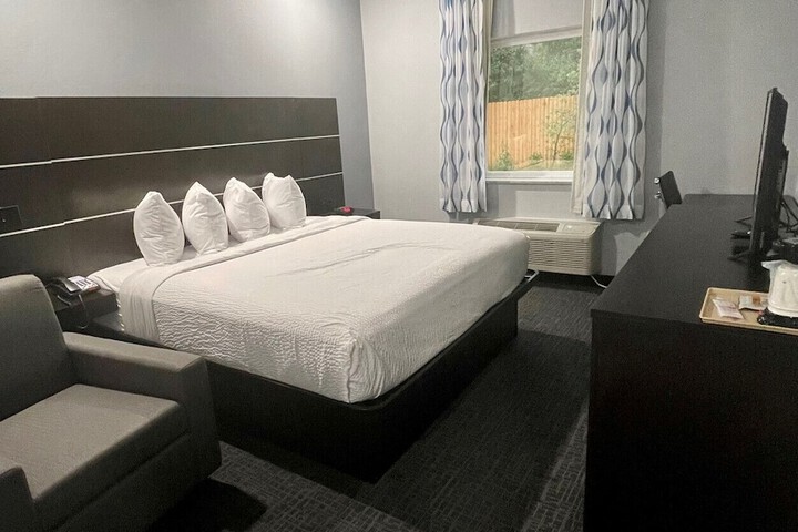 Room 32 of 59