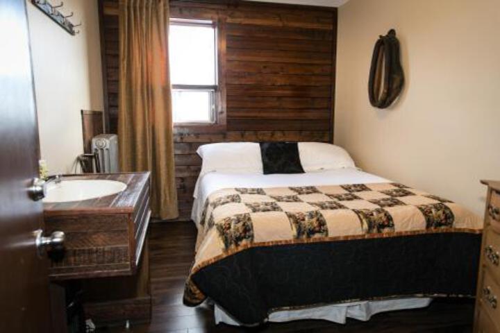 THE COCHRANE ROCKYVIEW HOTEL