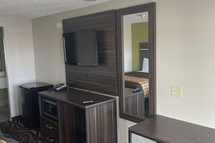 Room 10 of 26