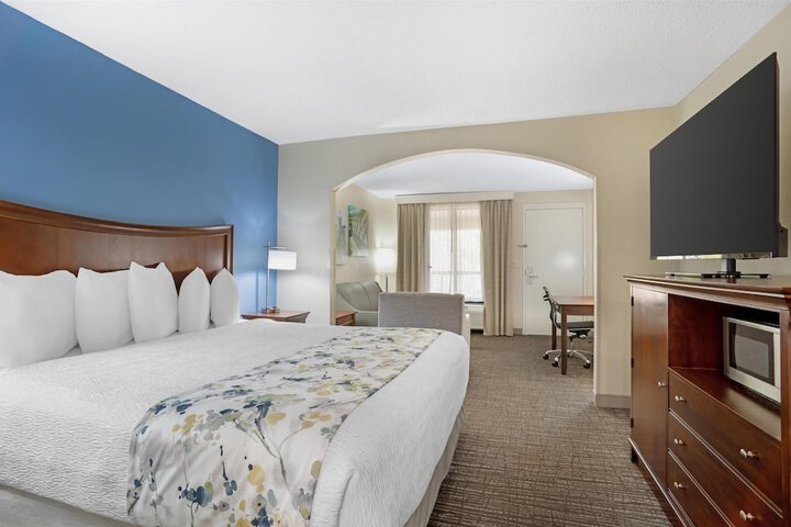 Best Western Inn & Suites - Monroe