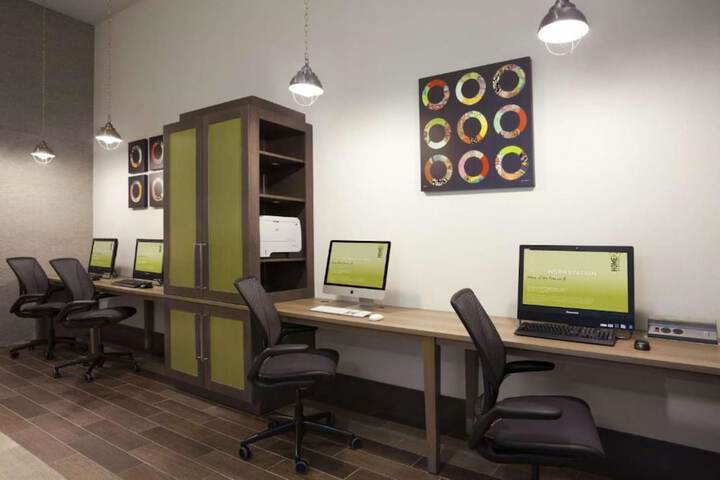 Business Center 28 of 28