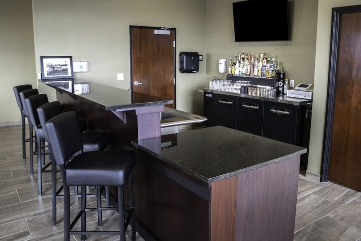 Lounge 64 of 72