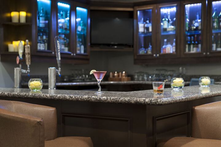 Lounge 37 of 40