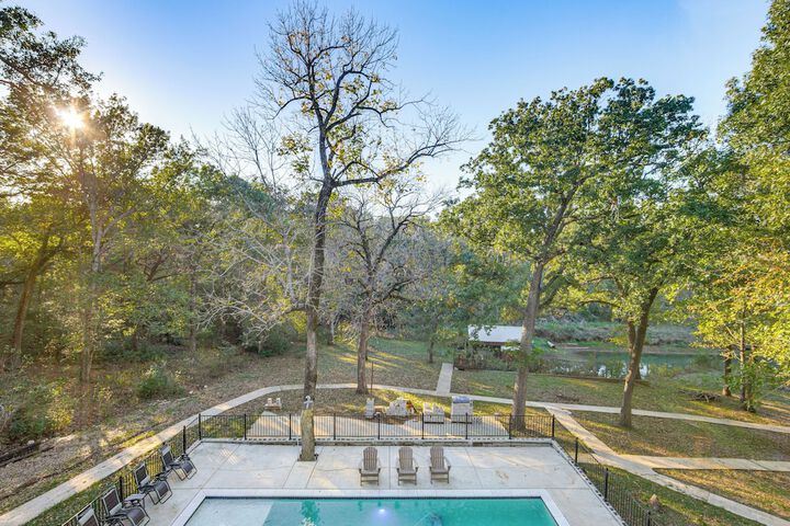 Game Room Trails! 30-acre Lakefront Streetman Gem
