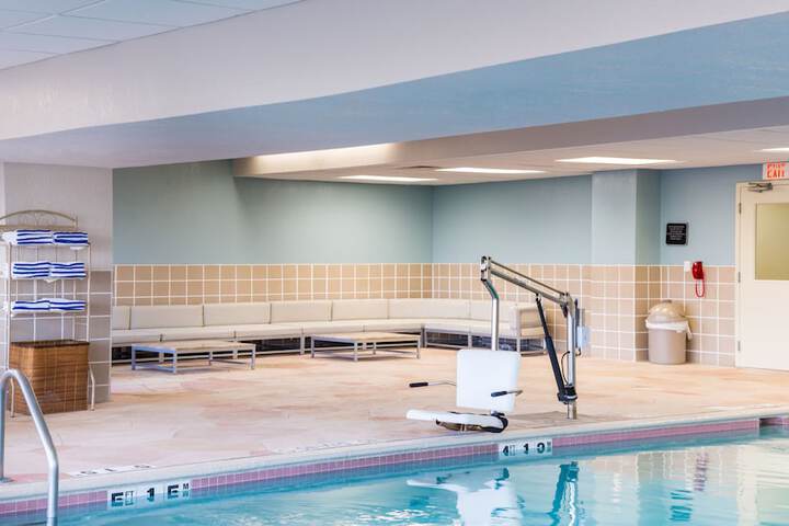 Holiday Inn Hotel & Suites Warren by IHG