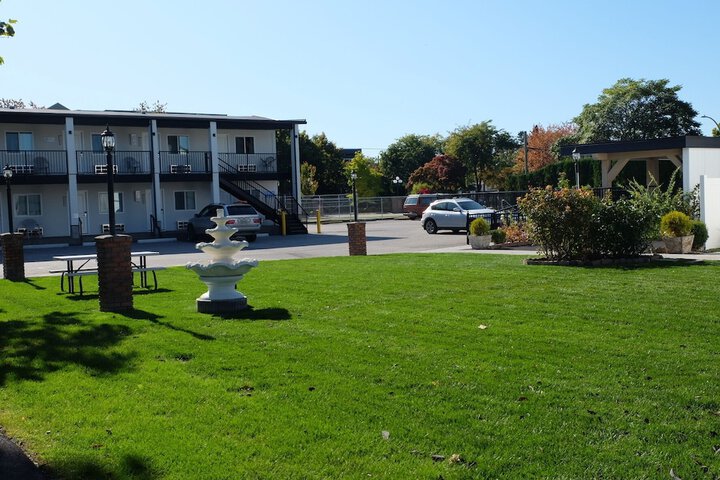 Hotel Exterior 57 of 60